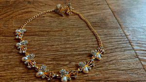 beautiful necklace with earrings..Mint condition
