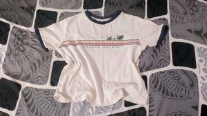 casual white tshirt