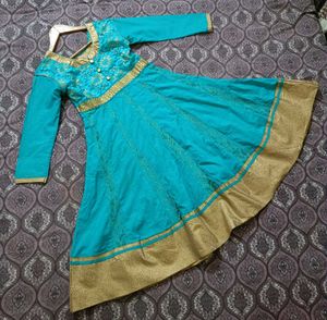 Beautiful Turquoise Kurta Set with Gold Border