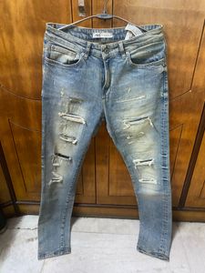 Zara Light Wash Distressed Jeans 31 inches waist