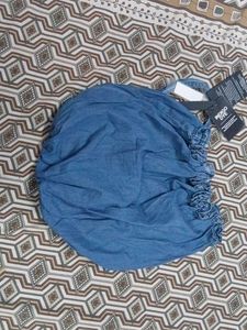 Girls wear fashionable Tops