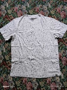 5 Graphic T-shirts (+free 🎁)