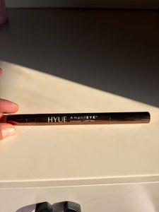 HYUE AmplifEYE Eyeshadow Liner Kohl