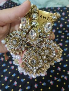 Stunning Pearl &amp; Crystal Necklace Set