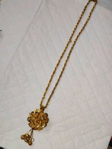 Gold Flower Pendant Necklace