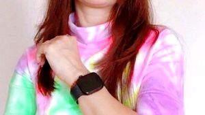 🆕Beautiful multi colored top.