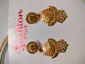 Elegant Gold-Tone Necklace &amp; Earring Set