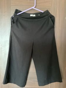 Black Capri Style Pants
