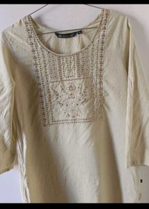 AVAASA Elegant Embroidered Kurti