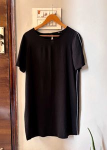 Chic Black T-Shirt Dress with White Stripes