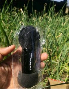 MAC Duo Makeup Brush ✨
