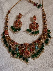 Stunning Kundan &amp; Emerald Necklace Set