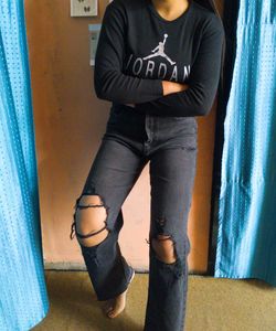 🖤🤍Distressed Black Jeans🤍🖤