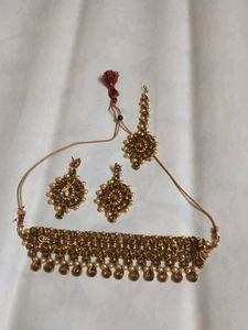 Exquisite Kundan Necklace Set with Earrings & Maan