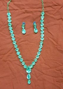 Stunning Crystal Necklace &amp; Earring Set