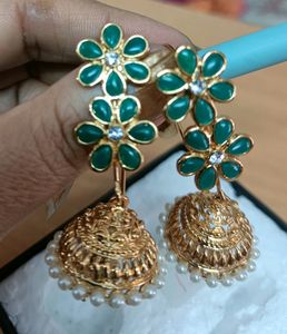 Avon Elegant Green &amp; Gold Jhumka Earrings