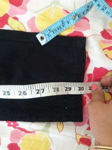 3/4th Elastic Fit Jeggings With Embroidery At End