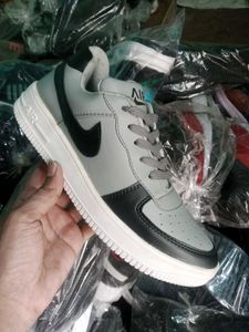 NEW NO USED SNEAKERS SHOES FOR MEN.