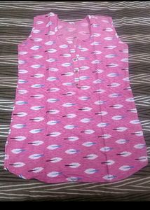 Pink Leaf Print Sleeveless Kurta in L 40