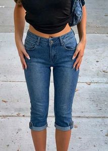 Vintage-Inspired Denim Capris