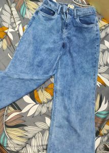 Classic Denim Jeans - Stylish and Comfortable Fit