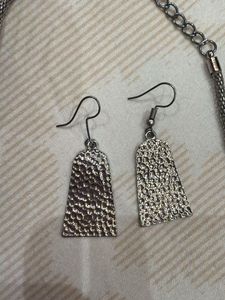 silver neck piece