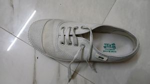 White Sports Shoe.  ( Fixed Price).