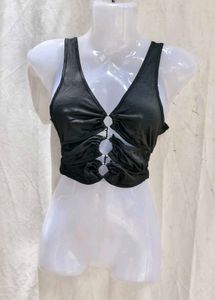 26V. Chic Ring Detail Halter Neck Crop Top
