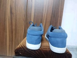 Levi's Blue Suede leather sneakers. size UK 10
