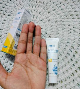 Plum Niacinamide Hybrid Sunscreen SPF 50