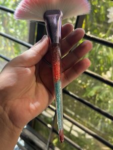 Fan Makeup Brush with crystal