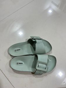 max Women Pastel Solid Sliders