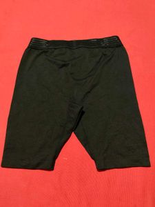 BLACK STRETCH WORKOUT SHORTS – SIZE M