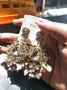 Exquisite Kundan Earrings &amp; Maang Tikka Set