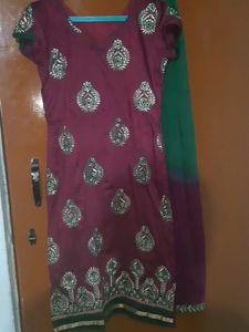 Kurta With chudidar pajami  dupatta nahi hai