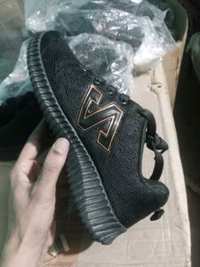 NEW NO USED CASUAL SHOES FOR MAN,