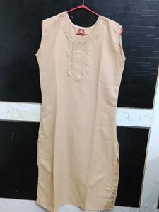 Elegant Beige Embellished Sleeveless Kurta