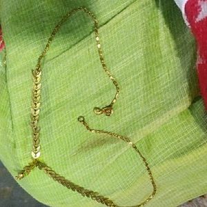 Neck  Wearing Golden Set