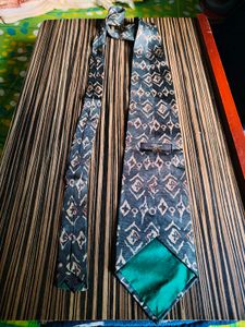 Geometric pattern Silk Branded Tie