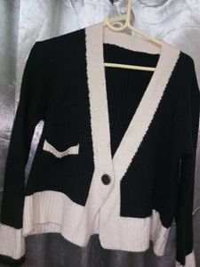 🖤Urbanic Black & Cream Colorblock Knit Cardigan