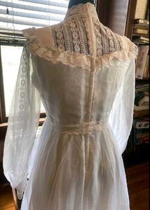 Lace Vintage Wedding Dress/ Gown