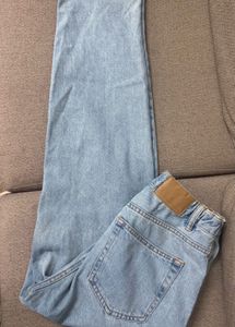 Light Wash High Rise Denim Jeans ( mom fit)