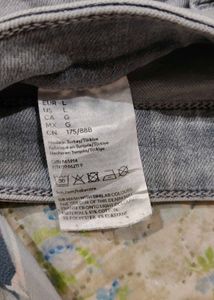 Light Wash High-Waisted Jeans