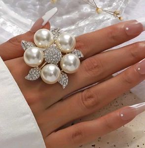 Elegant Pearl &amp; Crystal Flower ring