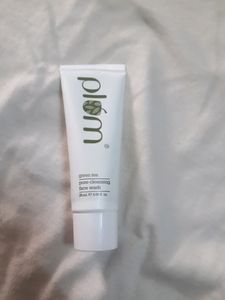 PLUM GREEN TEA PORE CLEANSING FACE WASH