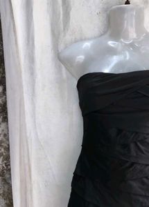 Chic Black Strapless Tiered Dress