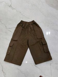 Women's Cargo Cropped Pants.  5 pockets