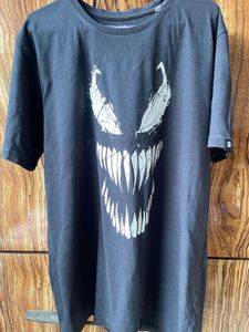 Venom Graphic Print T-Shirt (Glo-in-the-dark)