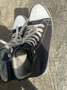 Unisex Shoes Good Conditions