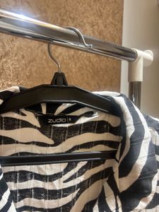 M size Zebra Print Button-Up Top